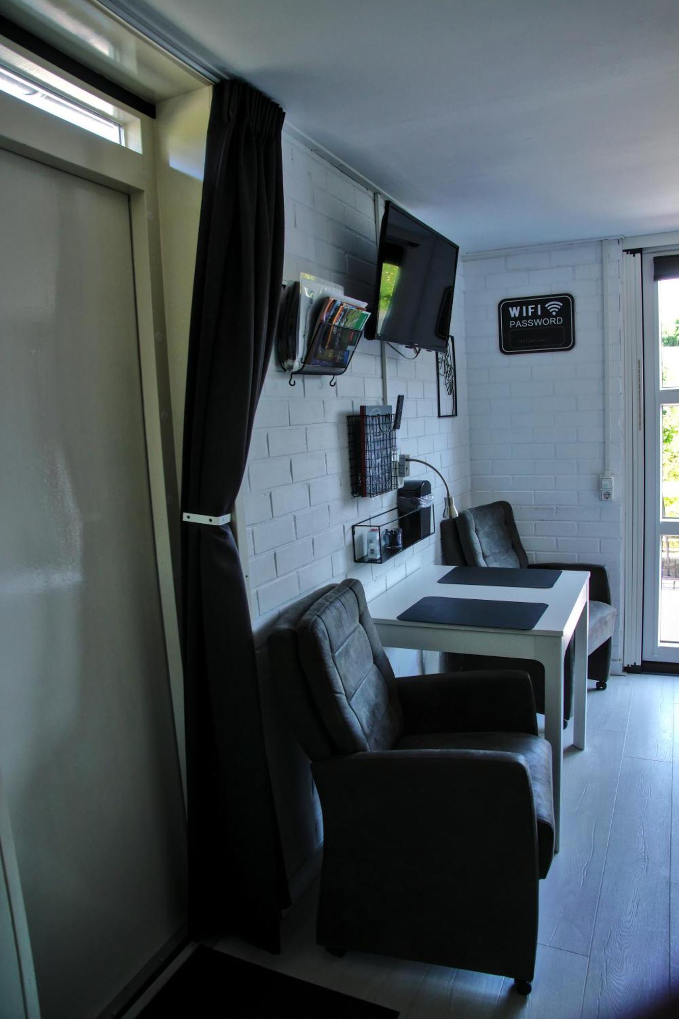 Emmen Bed And Breakfast ภายนอก รูปภาพ